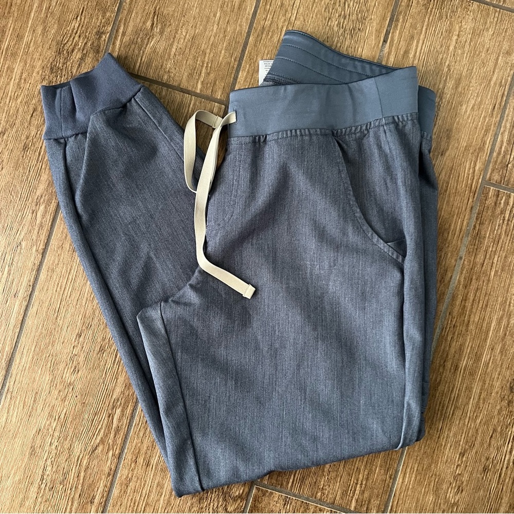 FIGS ZAMORA jogger scrub pants in HEATHERED DENIM